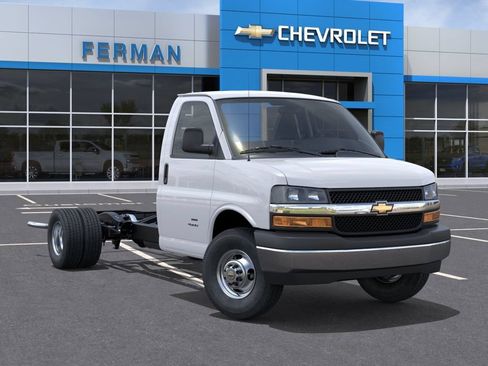 New 2026 Chevrolet Express 4500 w/ Power Convenience Package RWD image 8