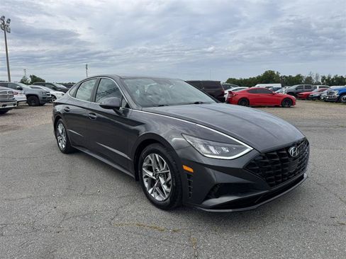 Used 2021 Hyundai Sonata SEL w/ Preferred Accessory Package FWD image 3