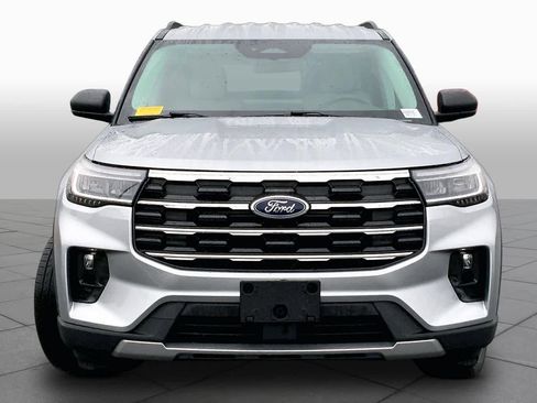 Used 2025 Ford Explorer Active w/ Active Comfort Package RWD image 4