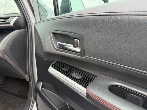 Used 2025 Toyota Sienna XSE image 19