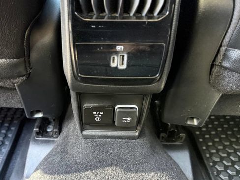 Used 2022 Jeep Compass Trailhawk w/ Trailhawk Convenience Group AWD/4WD image 27
