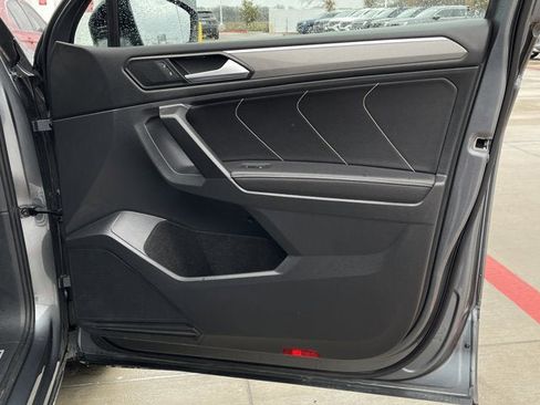 Used 2023 Volkswagen Tiguan SE R-Line image 17