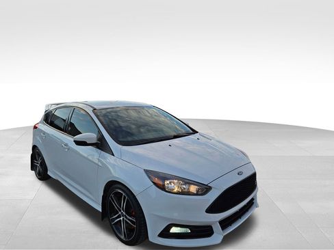 Used 2018 Ford Focus ST image 4