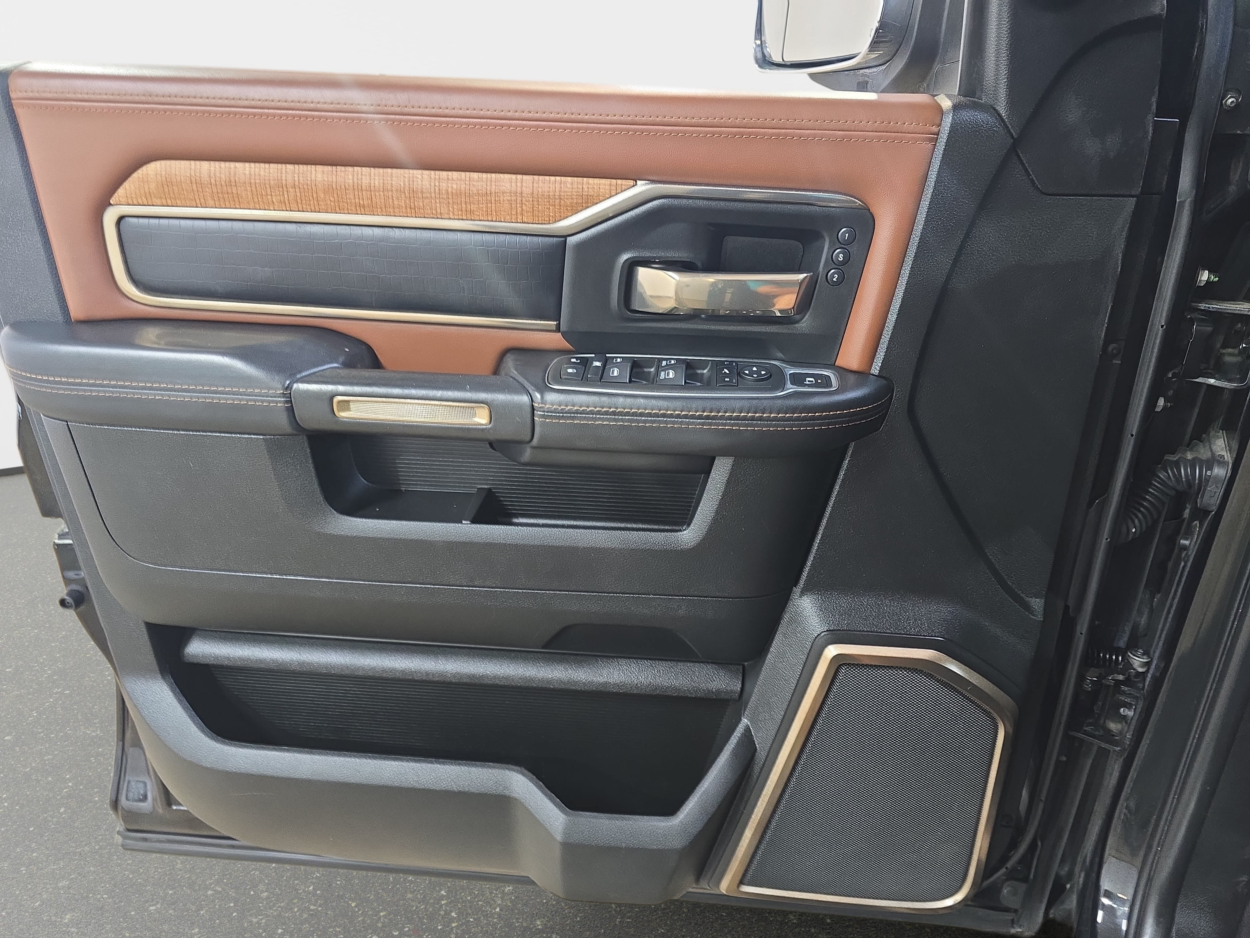 Used 2022 RAM 2500 Limited AWD/4WD image 24