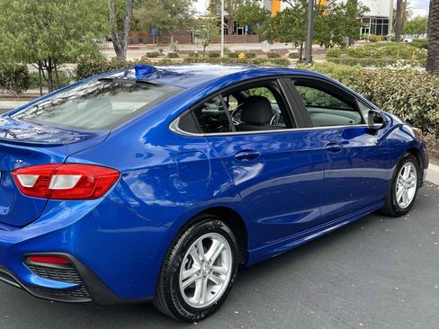 Used 2017 Chevrolet Cruze LT w/ Convenience Package FWD image 49