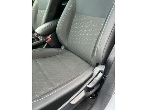 Used 2023 Nissan Kicks SV w/ Interior Electronics Package FWD image 15