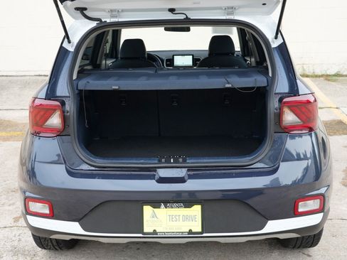 Used 2022 Hyundai Venue Limited FWD image 9