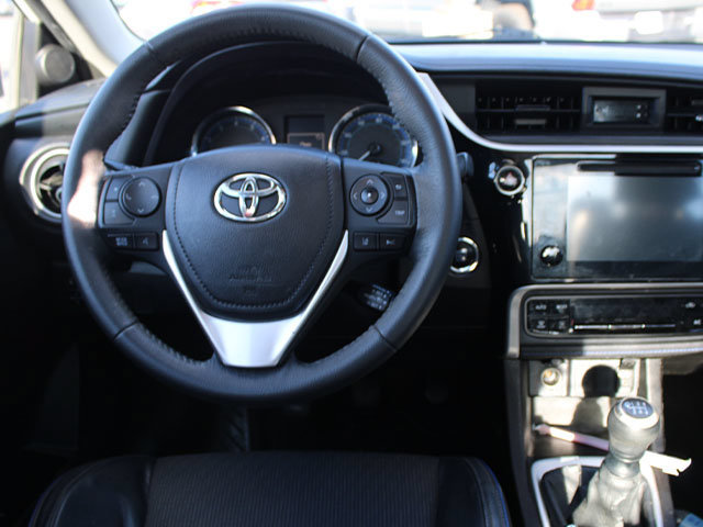 Used 2018 Toyota Corolla SE FWD image 11