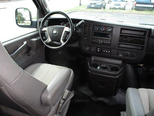 Used 2018 Chevrolet Express 3500 LT w/ LT Preferred Equipment Group RWD image 19