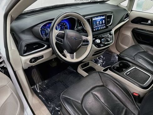 Used 2020 Chrysler Pacifica Limited FWD image 23