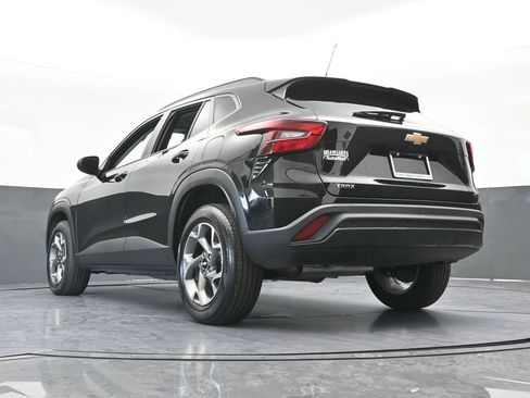Used 2025 Chevrolet Trax LT w/ Driver Confidence Package image 53