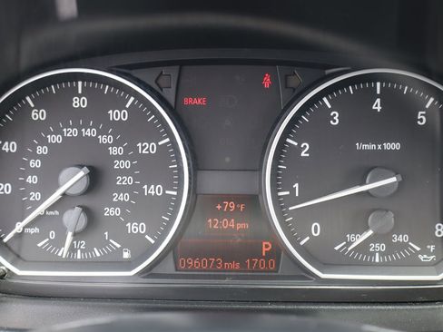 Used 2011 BMW 135i Convertible image 28