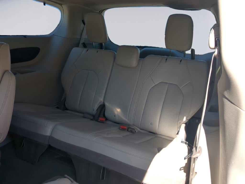 Used 2021 Chrysler Pacifica Touring-L AWD/4WD image 20