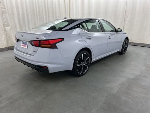 Used 2023 Nissan Altima 2.5 SR w/ SR Premium Package image 6