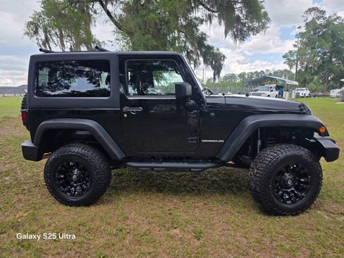 Used 2011 Jeep Wrangler Rubicon w/ PWR Convenience Group AWD/4WD image 3
