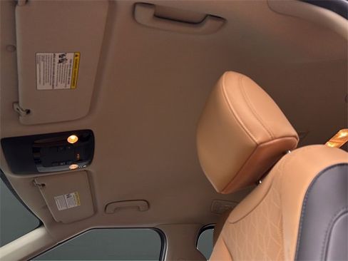 Used 2024 Kia Carnival LX image 21