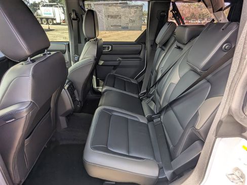 New 2025 Ford Bronco Outer Banks w/ Sasquatch Package image 14