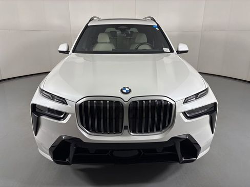 Used 2023 BMW X7 xDrive40i w/ M Sport Package AWD/4WD image 4