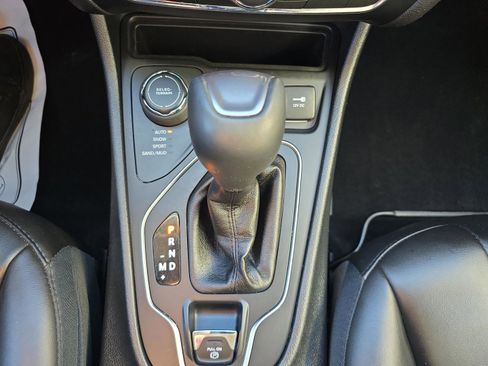 Used 2019 Jeep Cherokee Latitude Plus w/ Cold Weather Group image 22