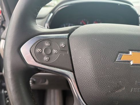 Used 2023 Chevrolet Traverse LT FWD image 19