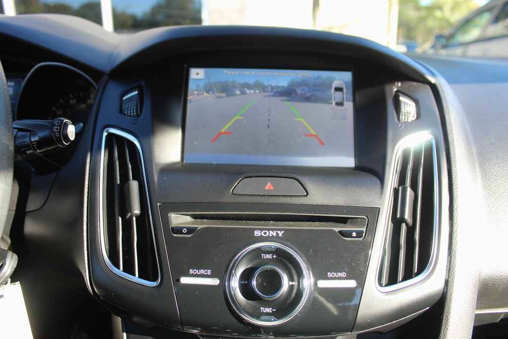 Used 2017 Ford Focus SEL FWD image 21