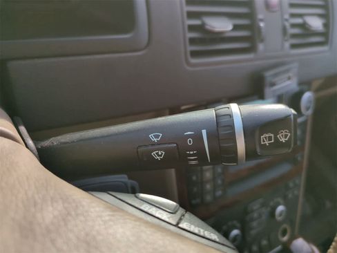 Used 2010 Volvo XC90 V8 image 26