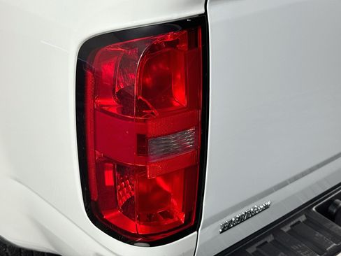 Used 2022 Chevrolet Colorado LT w/ Fleet Safety Package RWD image 31