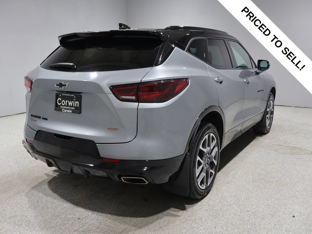 Used 2024 Chevrolet Blazer RS AWD/4WD image 2