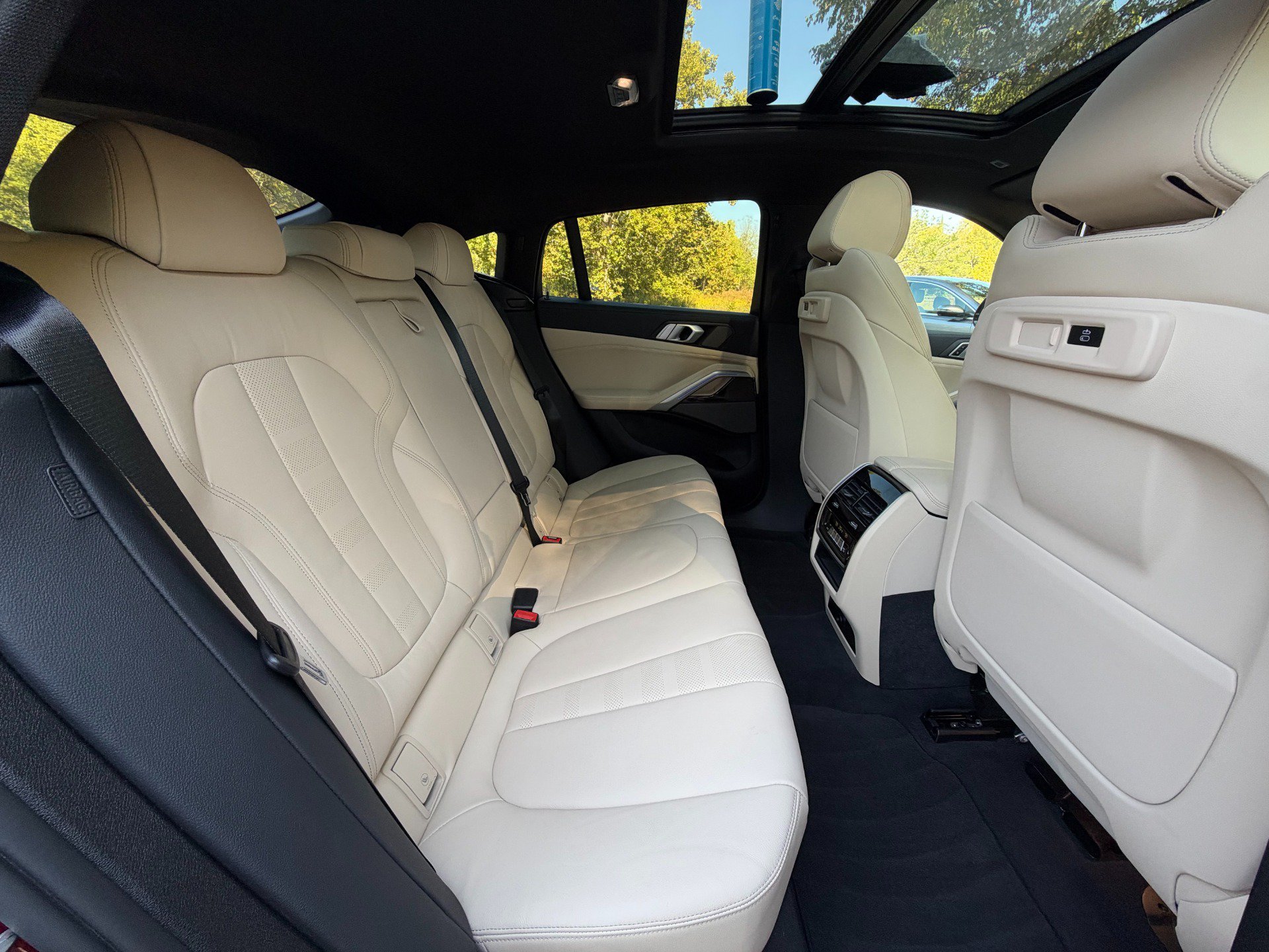 Used 2021 BMW X6 xDrive40i w/ Premium Package AWD/4WD image 19