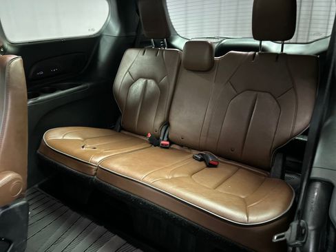 Used 2018 Chrysler Pacifica Limited w/ Tire & Wheel Group image 26