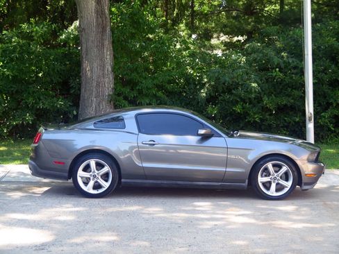 Used 2011 Ford Mustang GT Premium RWD image 5