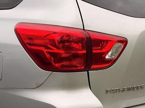 Used 2019 Nissan Pathfinder SV AWD/4WD image 9