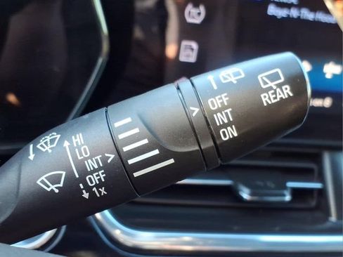 Used 2025 Chevrolet Trax RS w/ Sunroof Package FWD image 29