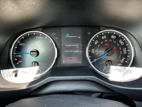Used 2020 Toyota RAV4 XLE AWD/4WD image 16