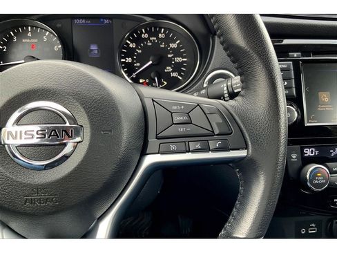 Used 2018 Nissan Rogue SV image 20
