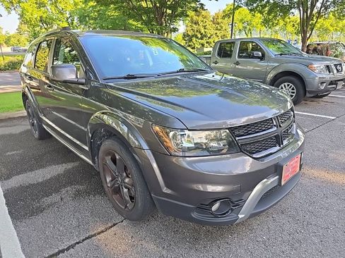 Used 2020 Dodge Journey Crossroad FWD image 2