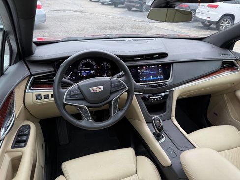 Used 2017 Cadillac XT5 Luxury w/ Driver Awareness Package image 11