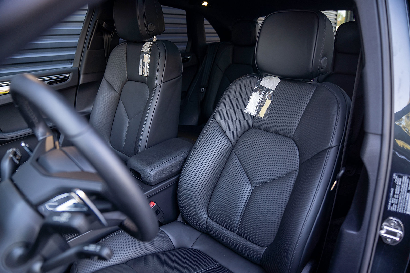 Certified 2026 Porsche Macan AWD/4WD image 5
