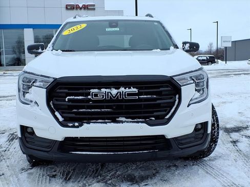 Certified 2022 GMC Terrain SLT w/ Infotainment Package II image 2