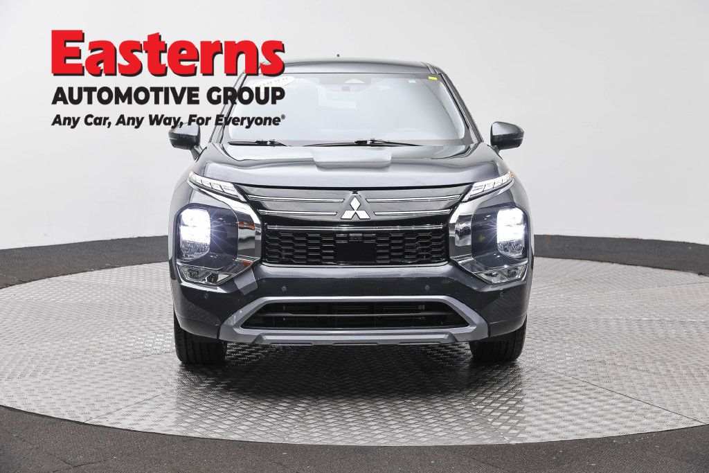 Used 2025 Mitsubishi Outlander SE FWD image 4