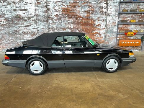 Used 1988 Saab 900 Turbo FWD image 2
