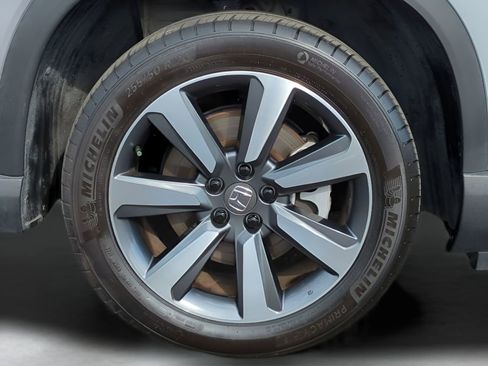 Used 2024 Honda Pilot Touring image 10