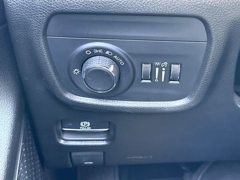 Used 2024 Jeep Grand Cherokee L Altitude AWD/4WD image 35