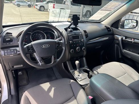 Used 2013 Kia Sorento LX AWD/4WD image 10