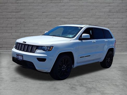 Used 2019 Jeep Grand Cherokee Altitude AWD/4WD image 6