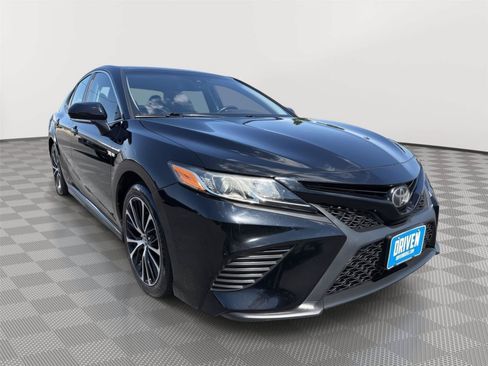 Used 2018 Toyota Camry SE w/ Convenience Package FWD image 3