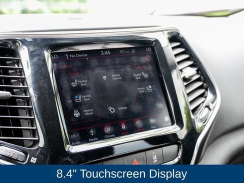 Used 2019 Jeep Cherokee Overland w/ Technology Group AWD/4WD image 38