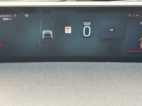 New 2025 Ford Expedition Active image 27