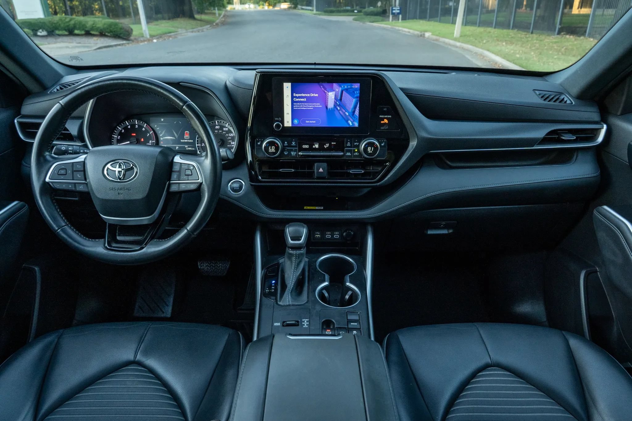 Used 2023 Toyota Highlander XSE FWD image 18