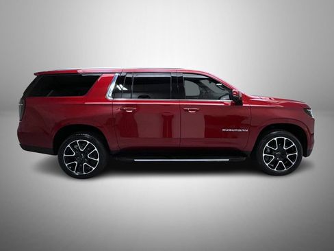 Used 2025 Chevrolet Suburban LT w/ Comfort Package AWD/4WD image 4